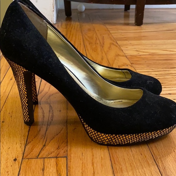 Black Suede pumps Size 10 - Picture 5 of 7